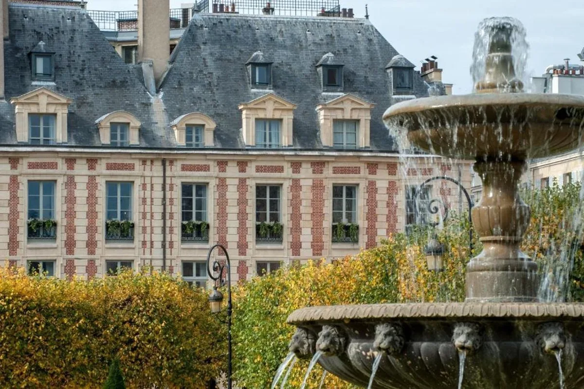 Cour des Vosges — hoofdfoto