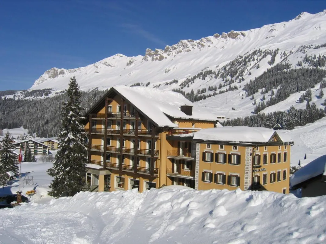Hotel Alpina Parpan — hoofdfoto