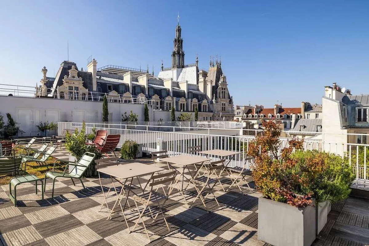 Le Grand Quartier, hoofdfoto