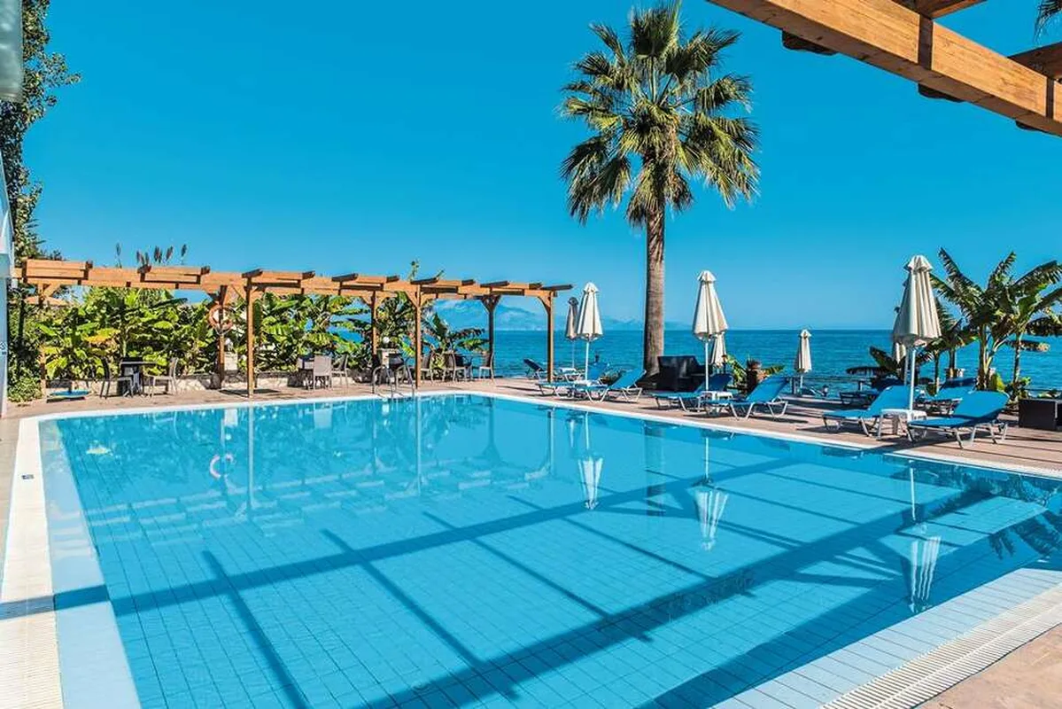 Belussi Beach Hotel — hoofdfoto