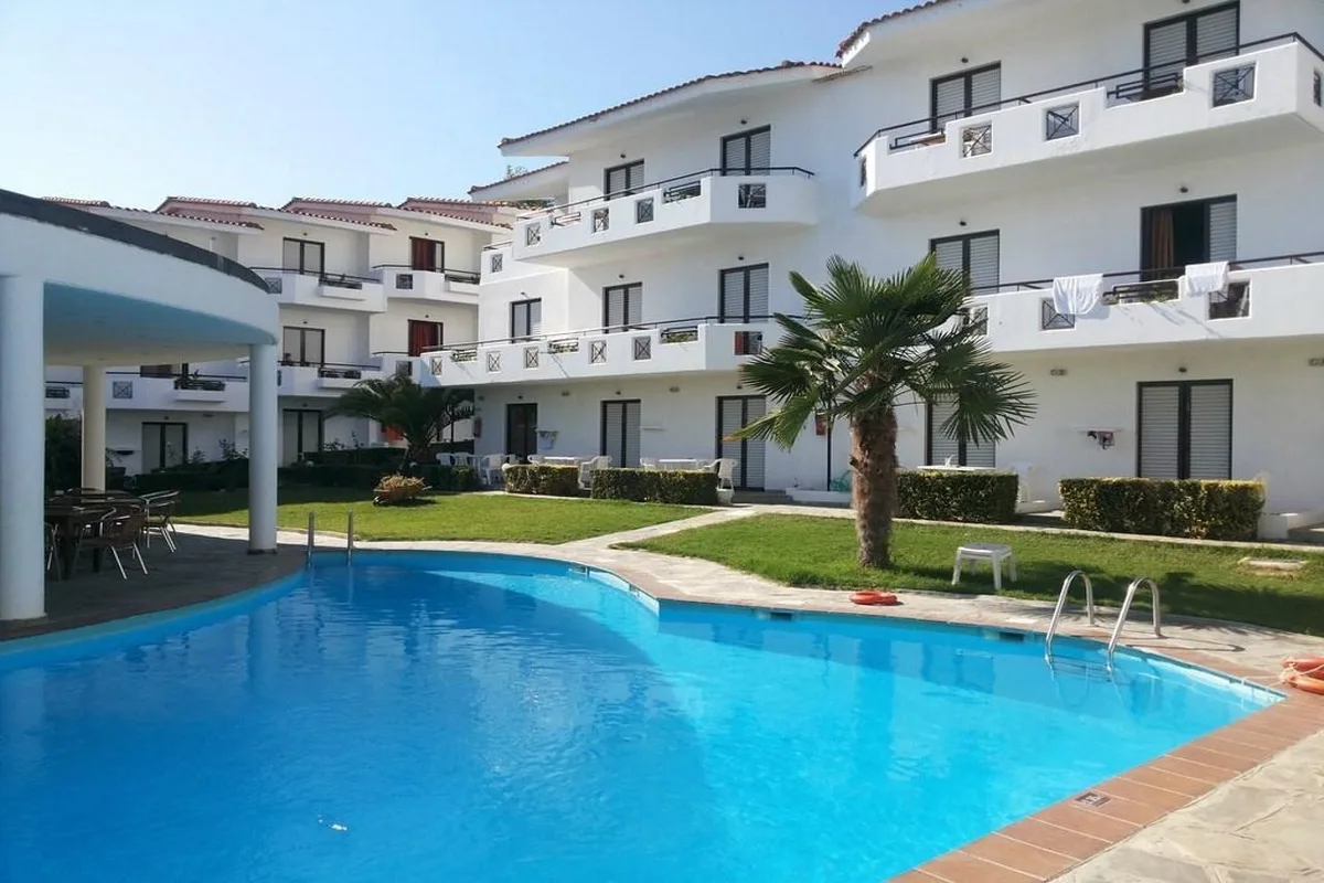 Xenios Dolphin Beach Hotel — hoofdfoto