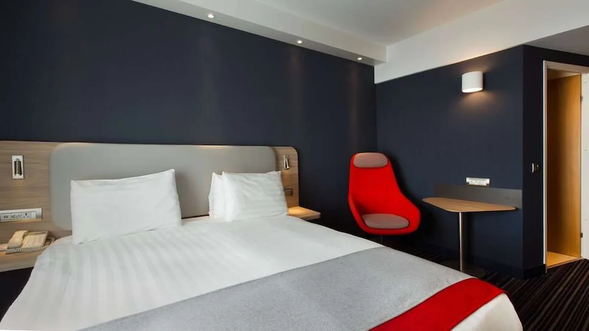 Holiday Inn Express Geneva Airport — hoofdfoto