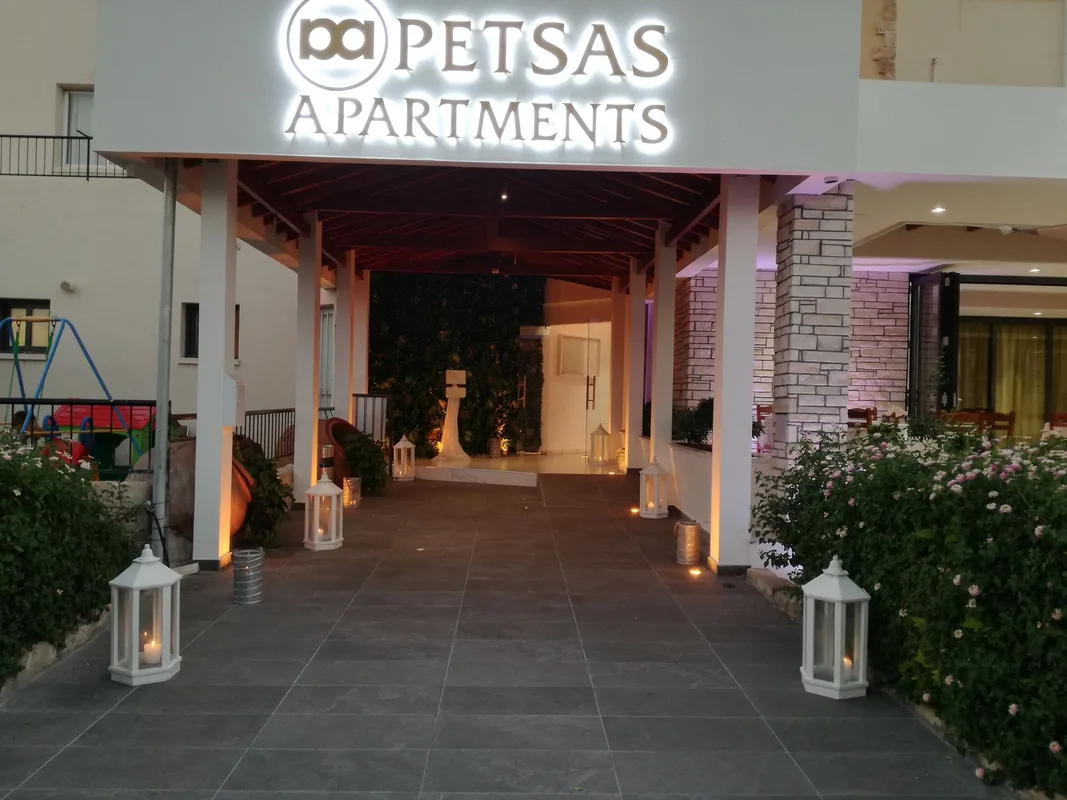 Petsas Apartments — hoofdfoto