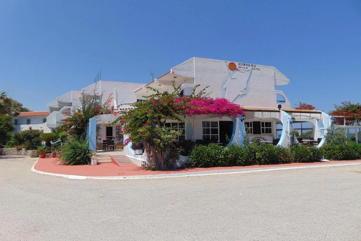 Nirvana Beach Hotel — hoofdfoto
