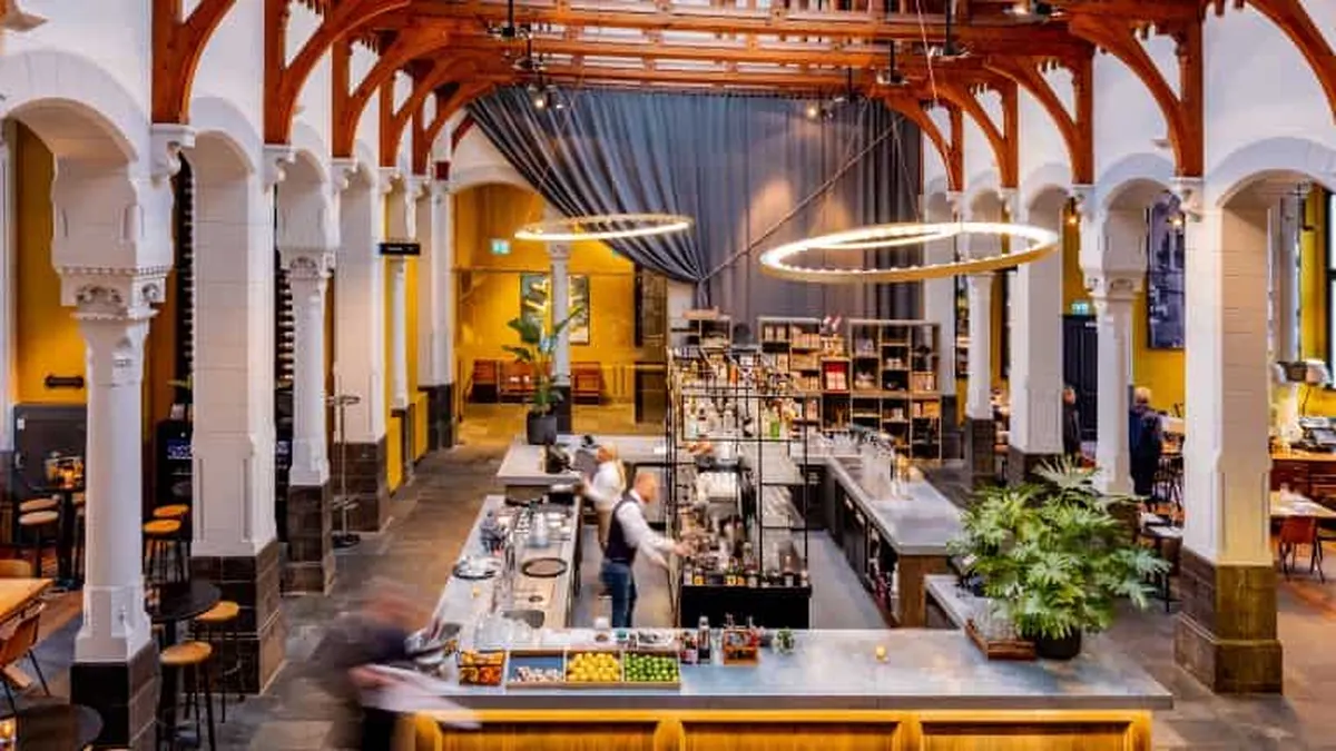 Post-Plaza Hotel & Grand Café — hoofdfoto