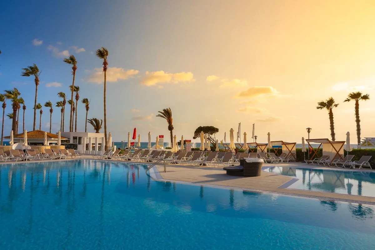 Leonardo Plaza Cypria Maris Beach Hotel & Spa — hoofdfoto