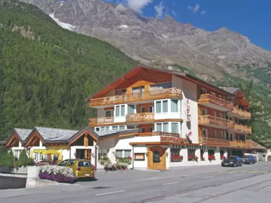 Busreis Saas-Grund in de Zwitserse Alpen — hoofdfoto