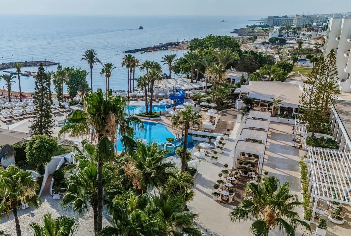 The Golden Coast Beach Hotel — hoofdfoto