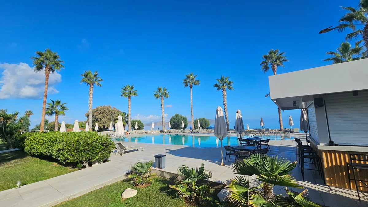 Irina Beach Hotel — hoofdfoto