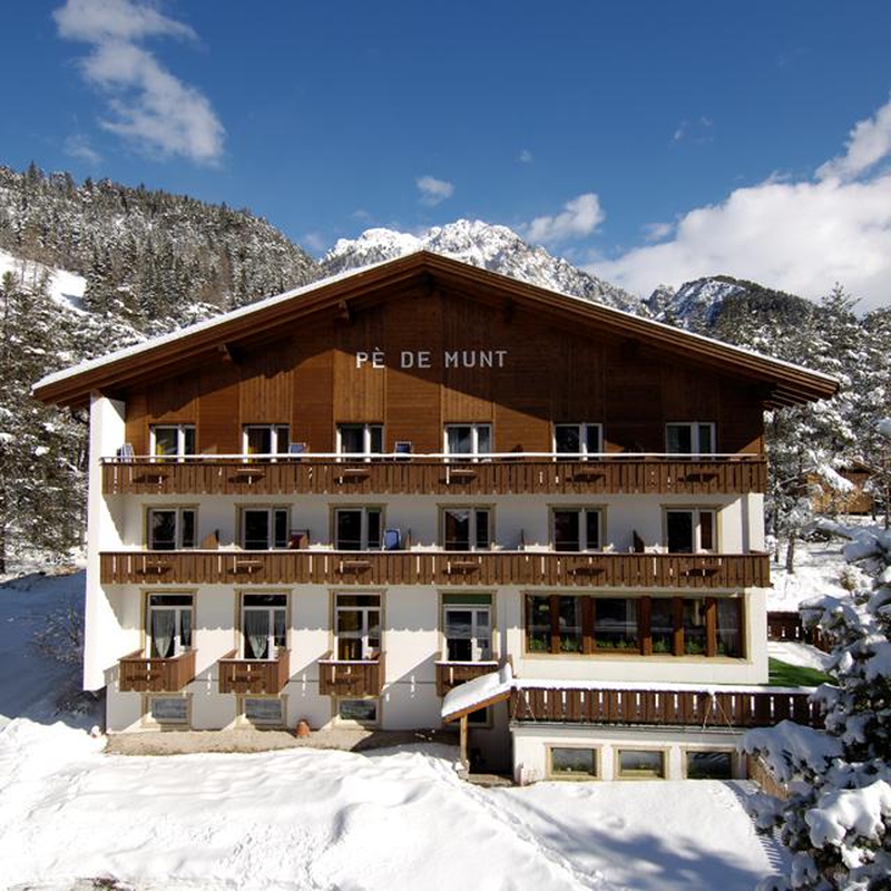 Garni Pe de Munt — hoofdfoto