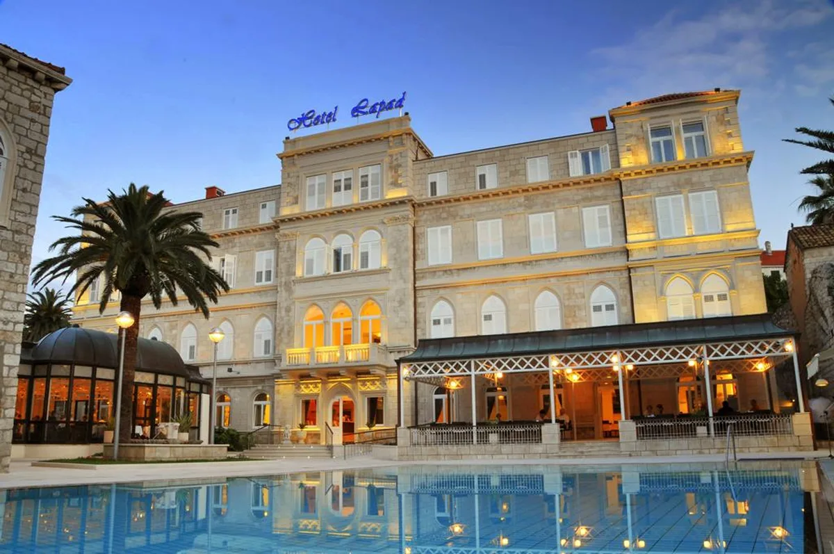 Hotel Lapad — hoofdfoto