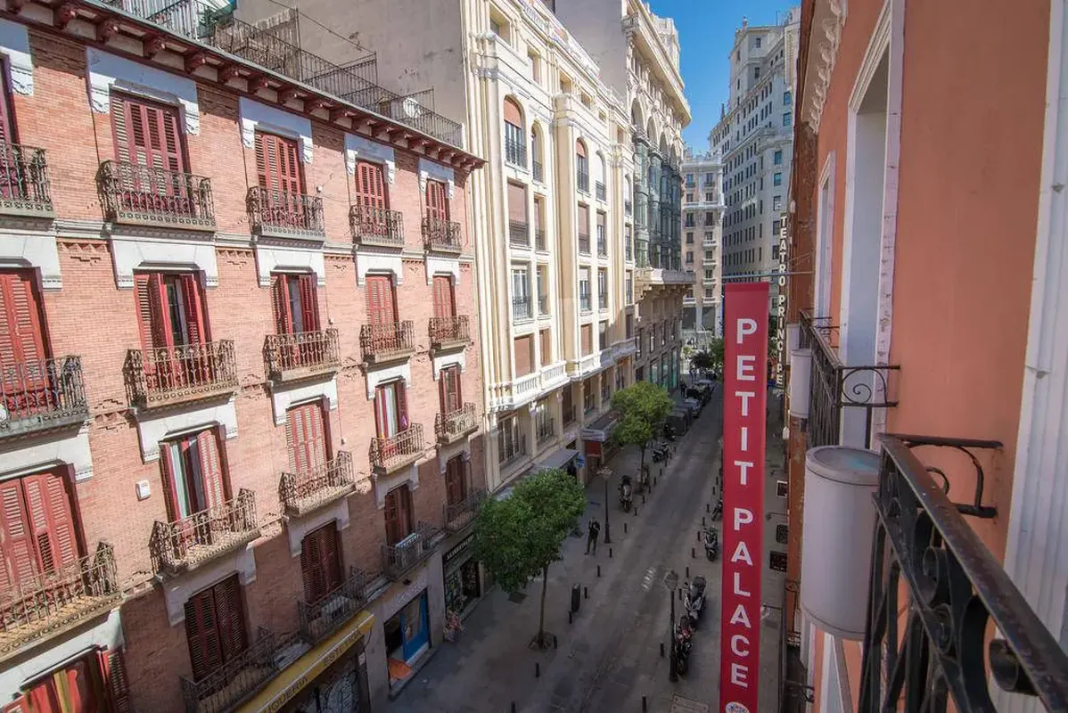 Hotel Petit Palace Tres Cruces — hoofdfoto