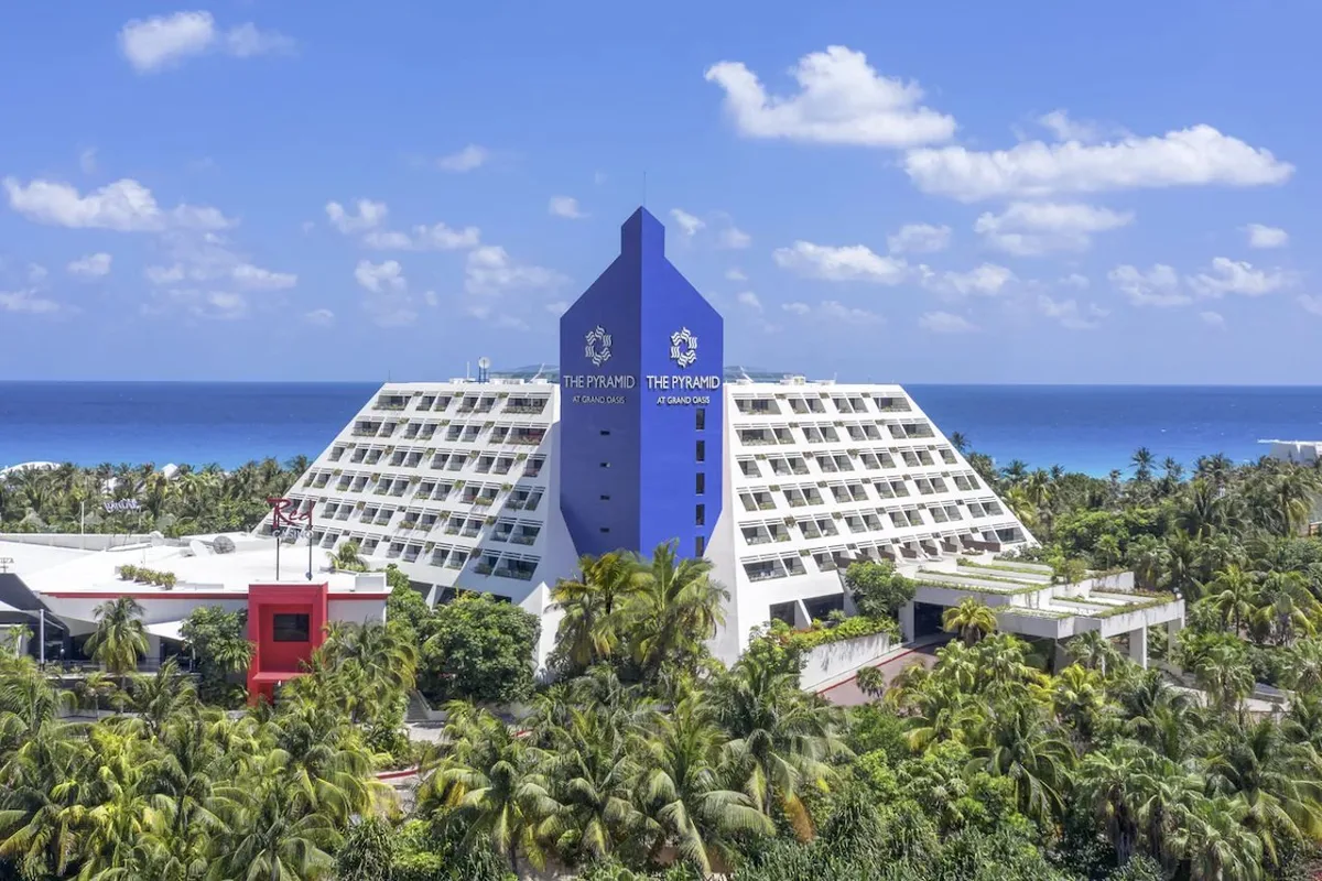 The Pyramid Cancun by Oasis — hoofdfoto