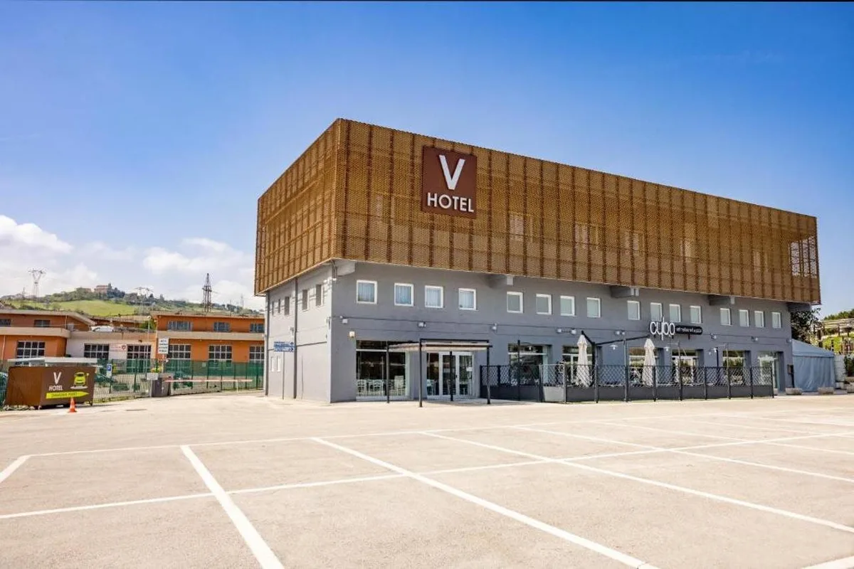V Hotel, hoofdfoto