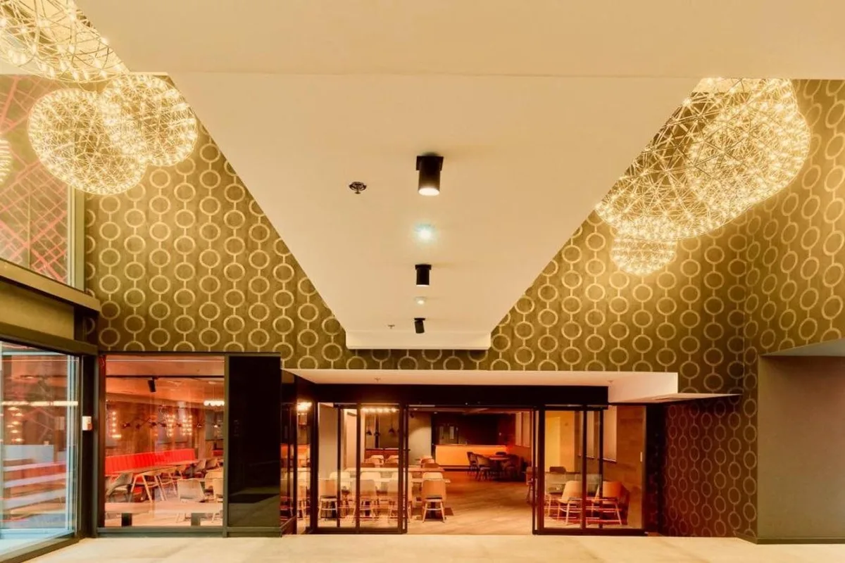 Hotel Up, hoofdfoto