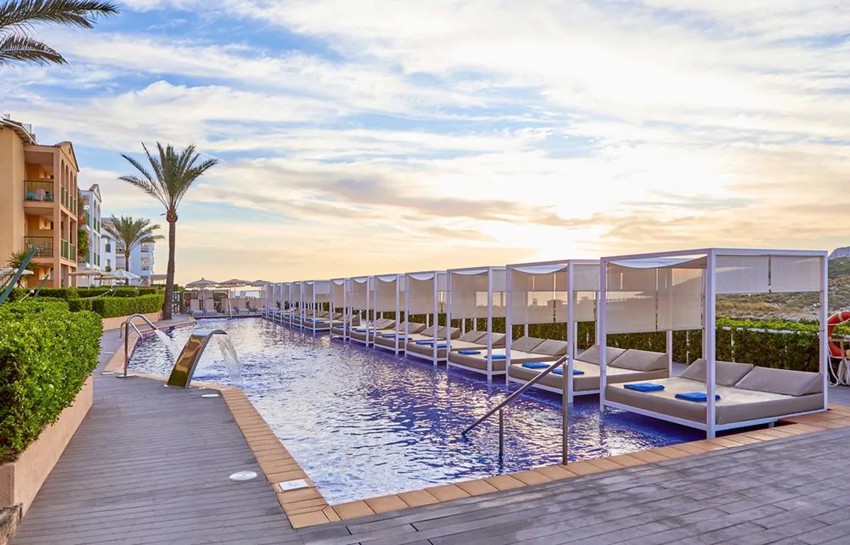 Zafiro Cala Mesquida — hoofdfoto