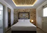 Sea Breeze Santorini Beach Resort, Curio Collection by Hilton foto 26