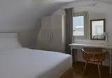 Sea Breeze Santorini Beach Resort, Curio Collection by Hilton foto 16