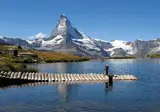 Zwitserse bergtoppen en meren foto 7