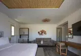 Sea Breeze Santorini Beach Resort, Curio Collection by Hilton foto 2
