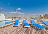 LIV Mackenzie Beach Suites foto 2
