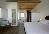 Sea Breeze Santorini Beach Resort, Curio Collection by Hilton foto 22