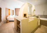 Fly & Go Higueron Hotel Malaga, Curio Collection by Hilton foto 4