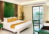 The Old Phuket Karon Beach Resort foto 2