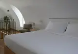 Sea Breeze Santorini Beach Resort, Curio Collection by Hilton foto 17