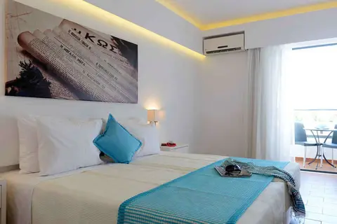 Cosmopolitan in Λάμπη — foto 6