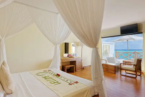 Angaga Island Resort & Spa in Angaga Island Resort — foto 22