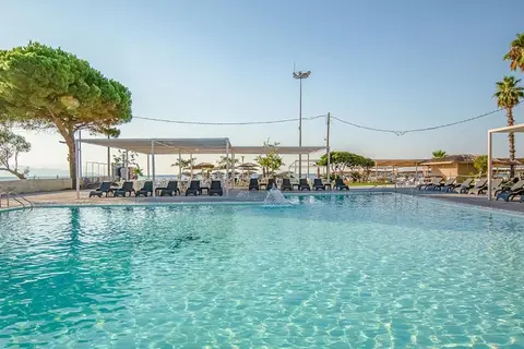 Buka Sandy Beach in Messini — foto 26