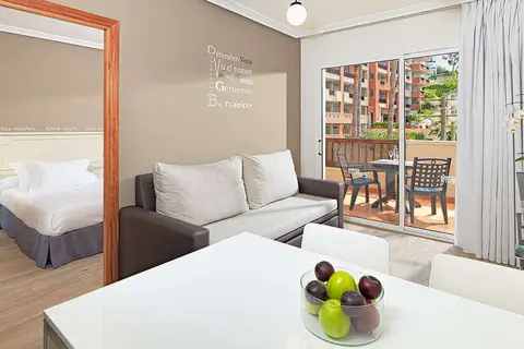 H10 Mediterranean Village in Salou — foto 16