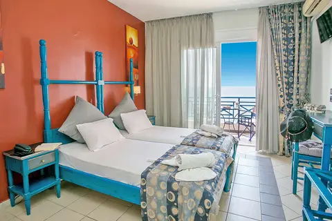 Thalassies Nouveau in Λιμενάρια — foto 29