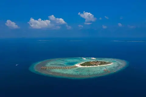 Emerald Faarufushi Resort & Spa in Rah Gili Maldives — foto 17