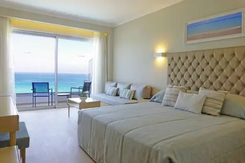 Sunrise Beach Hotel in Παραλίμνι — foto 4