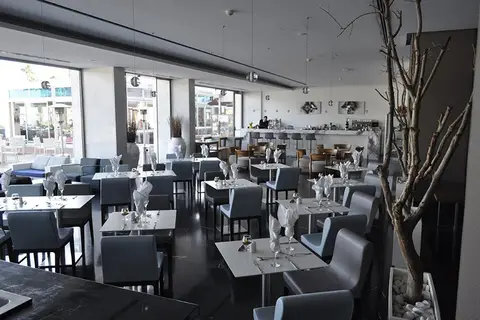 Sun Hall Hotel in Larnaca — foto 2