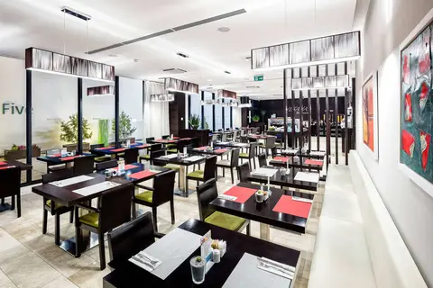 Hotel Occidental Praha Five in Praag — foto 4