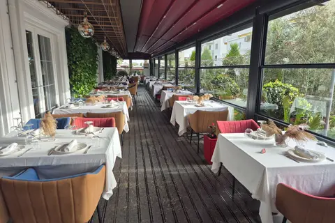 Flower Hotels & Resorts in Golem — foto 6