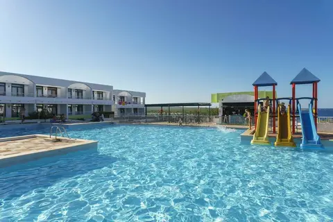 Beach Club Hotel in es Mercadal — foto 10