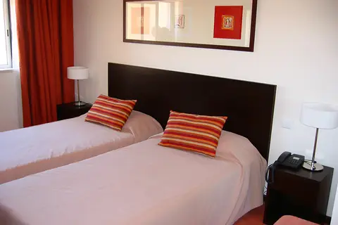 Hotel Mónaco in Mexilhoeira Grande — foto 27