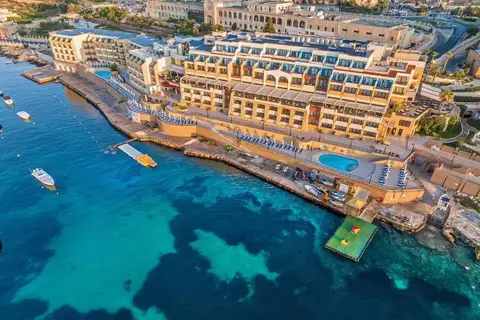 Verdi St. Georges Bay Marina in San Ġiljan — foto 9