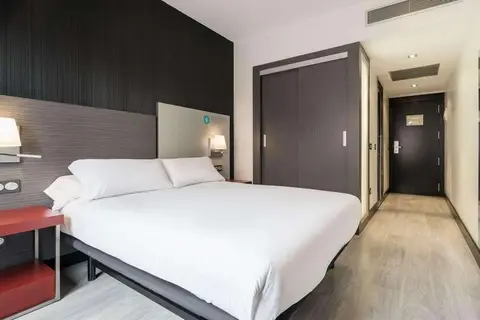 Hotel Ilunion Suites Madrid in Madrid