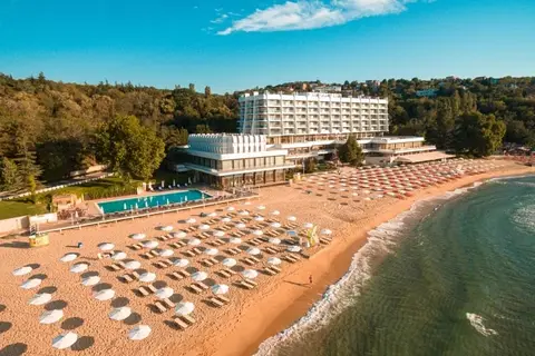 The Palace Hotel Sunny Day in Goudstrand (Golden Sands)
