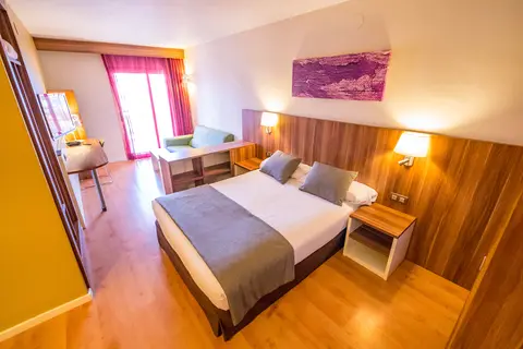 Golden Avenida Suites in Salou — foto 27