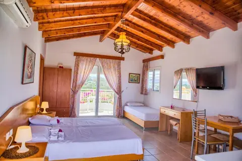 Paul's Garden Studios in Χαράκι — foto 6