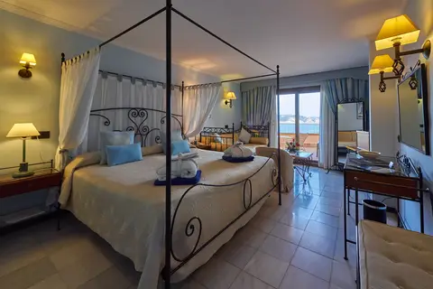 Hotel Petit Cala Fornells in Peguera — foto 19