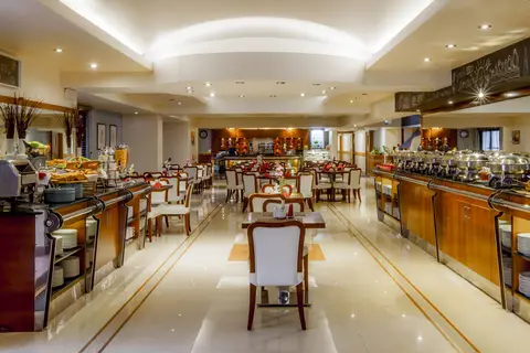 Golden Sands 3 Hotel Apartments in Dubai — foto 11