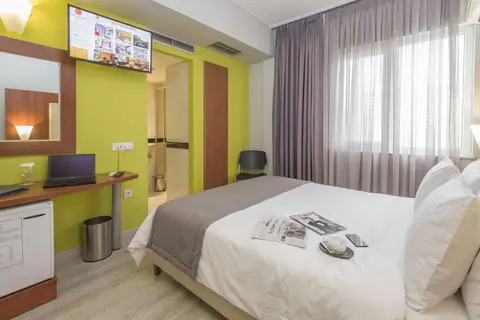 Polis Grand in Athene — foto 16