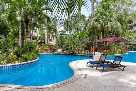 Holiday Inn Resort Phuket Surin Beach in ตำบลเชิงทะเล